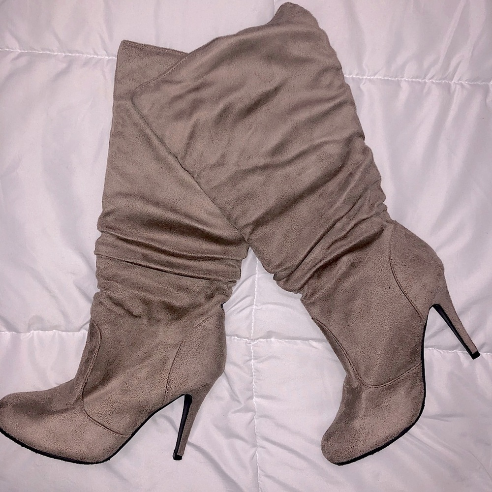 Women’s Tan Boots. Size 8. Great condition!